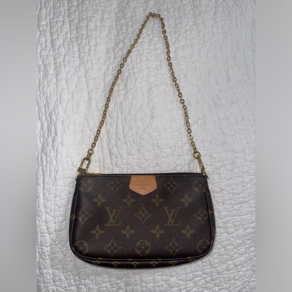 LV mini pochette